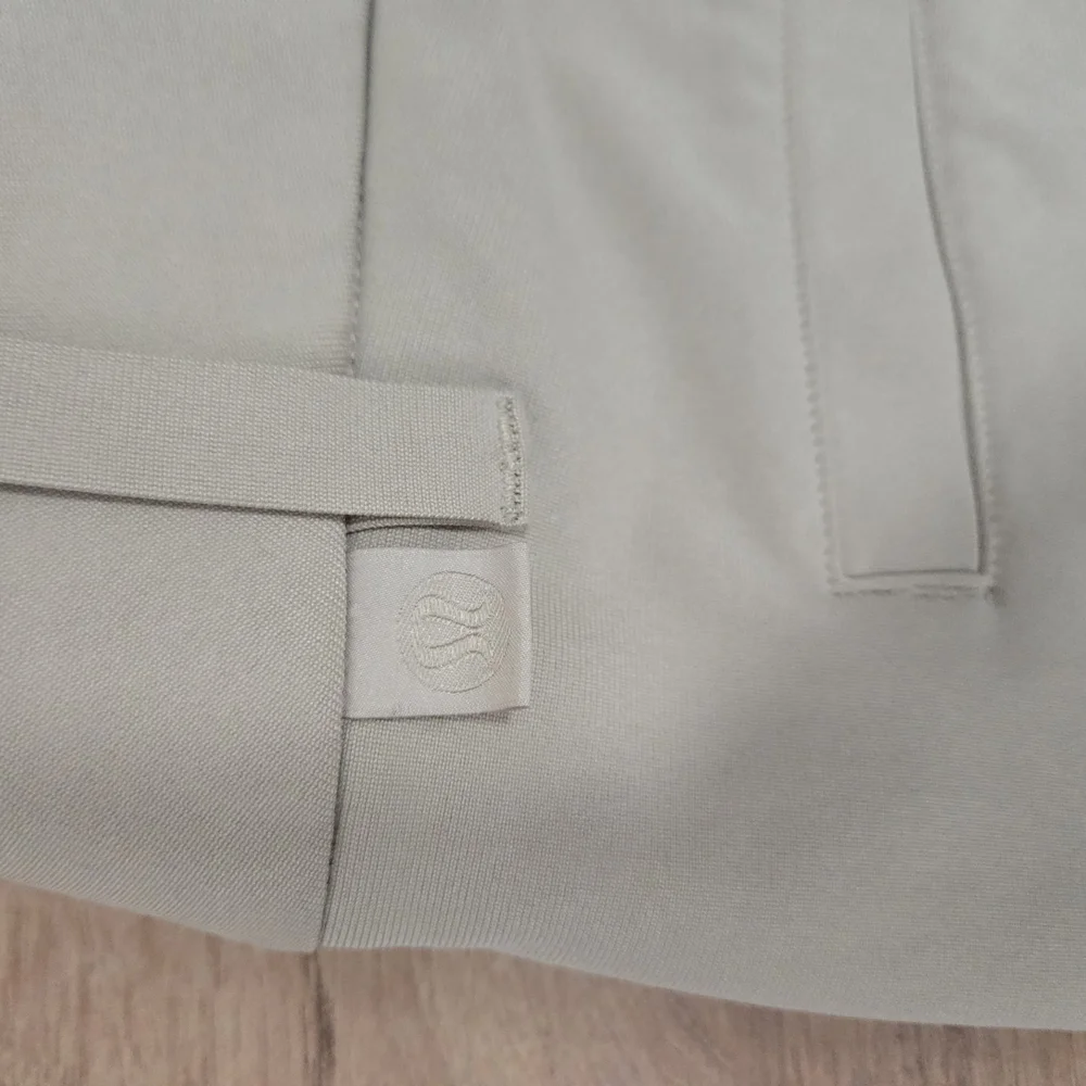 Lululemon Pants Men’s Size 38 Light Cream Relaxed Taper Smooth Twill - Picture 7 of 10